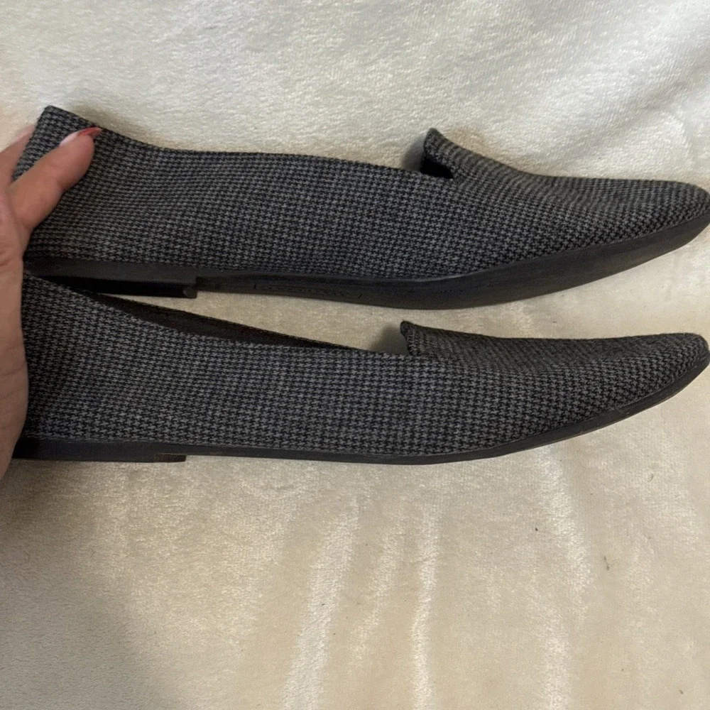 Seychelles pointed toe flats  Black &gray Sz 9